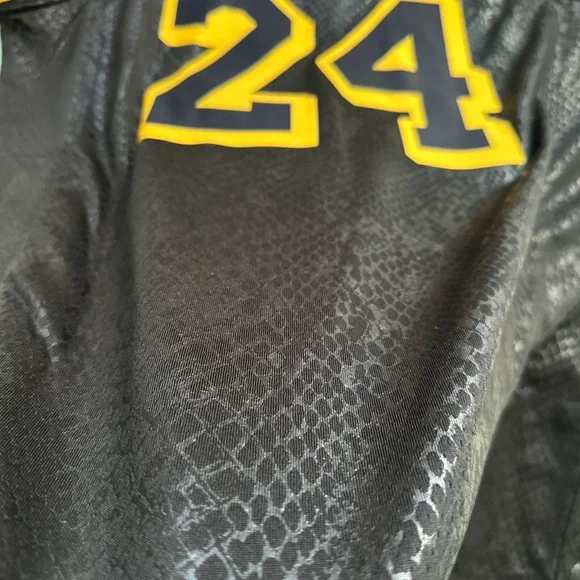 Lakers Bryant Jersey Black - Picture 3 of 5